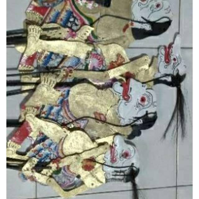 Wayang kulit punokawan warna emas