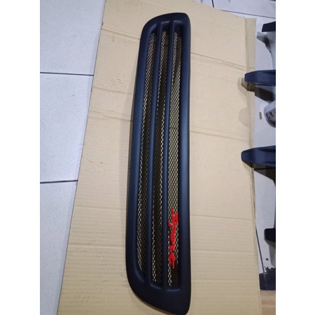 grill suzuki ertiga lama plus emblem sport merah