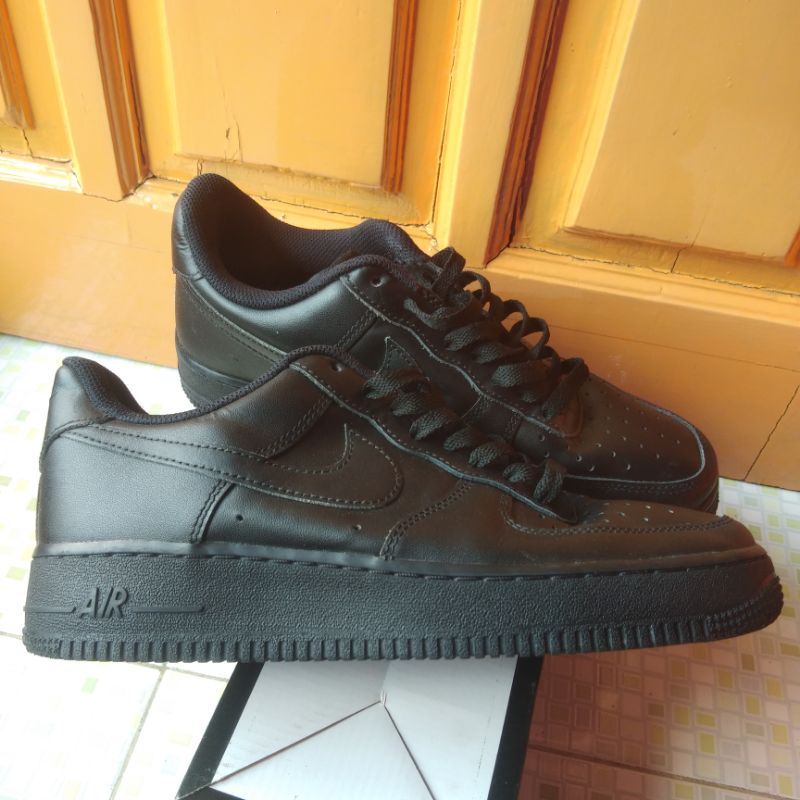 Sepatu Second Nike Air Force 1 Triple Black