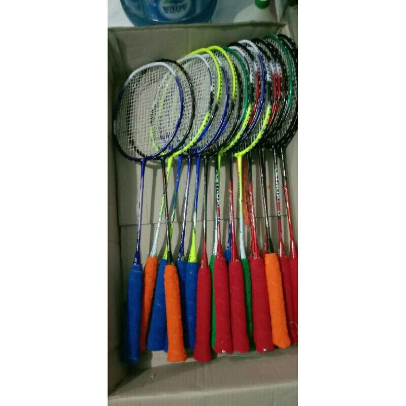 Raket Yonex bulu tangkis
