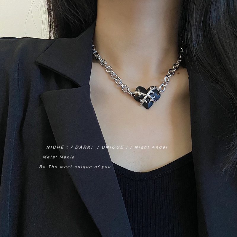 Kalung Rantai Choker Liontin Hati Bahan Titanium Steel Tebal Warna Hitam Gaya Punk Untuk Wanita