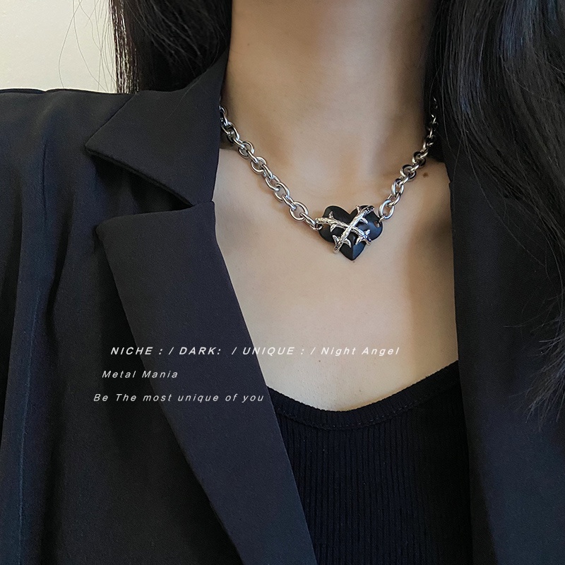 Kalung Rantai Choker Liontin Hati Bahan Titanium Steel Tebal Warna Hitam Gaya Punk Untuk Wanita