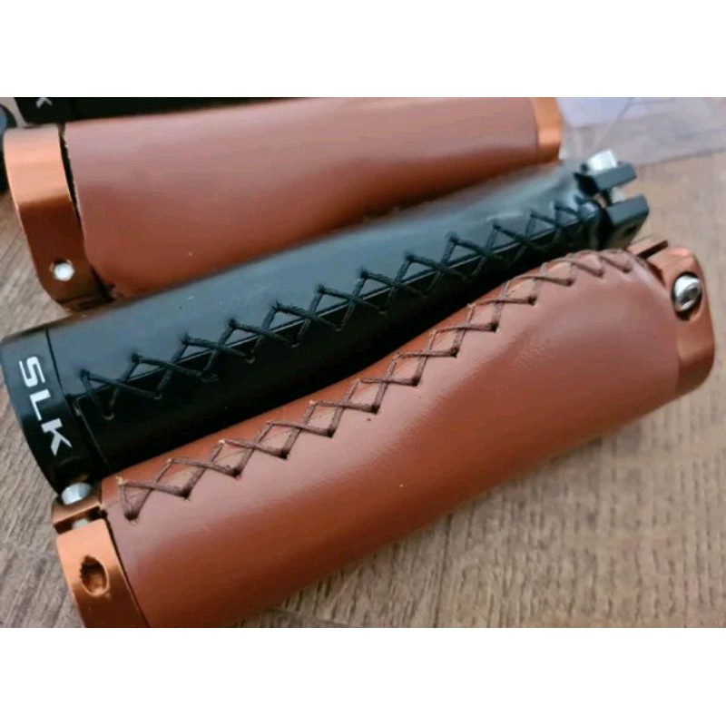 Handgrip SLK kulit sintetis hand grip bahan leather double lock Pegangan Stang Sepeda Handlebar Karet Warna Coklat Brown Hitam Model Classic klasik Jahit