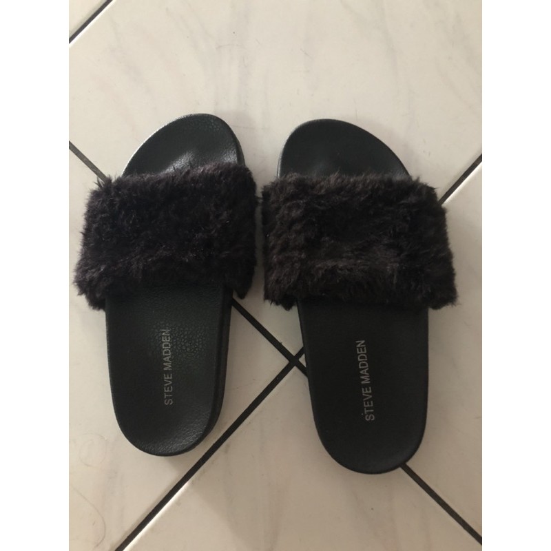 sandal bulu hitam steve madden original