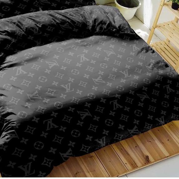 ➢ Sprei Polos embos jaguard mikrotex - sprei cantik - motif logo LV hitam biru abu navy ✵