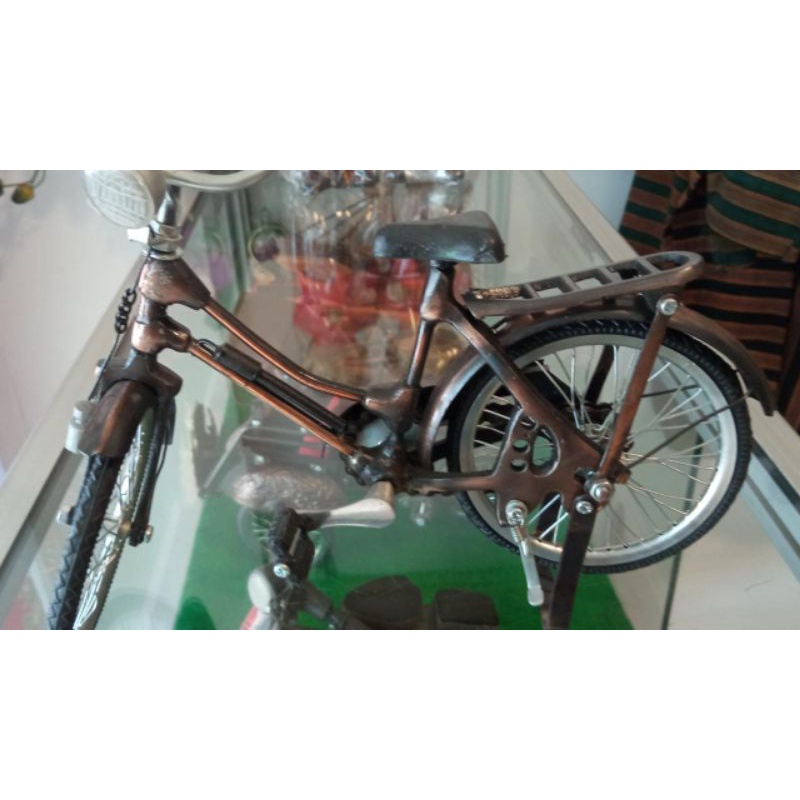 REPLIKA MINIATUR SEPEDAH ONTEL hias