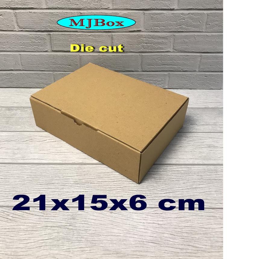 

Banting Harga Kardus 21 x 15 x 6 cm...... Die Cut ( untuk pembelian di atas 10 pcs harga lebih mur