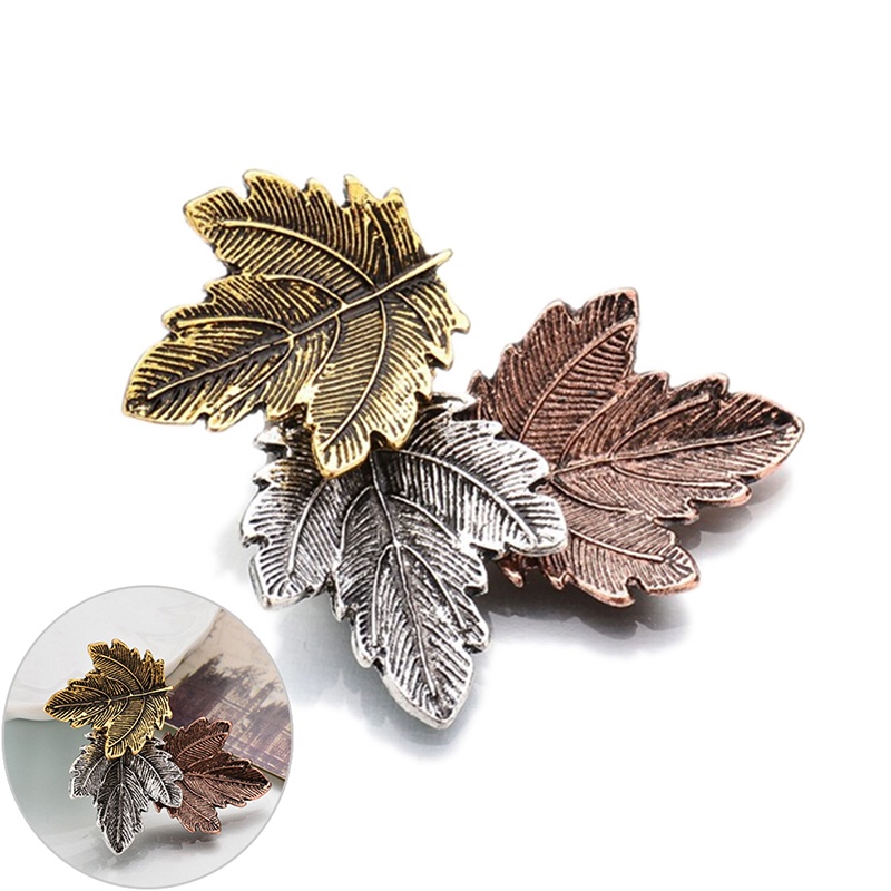 Bros Pin Bentuk Daun Maple Lapis Emas / Silver Untuk Wanita