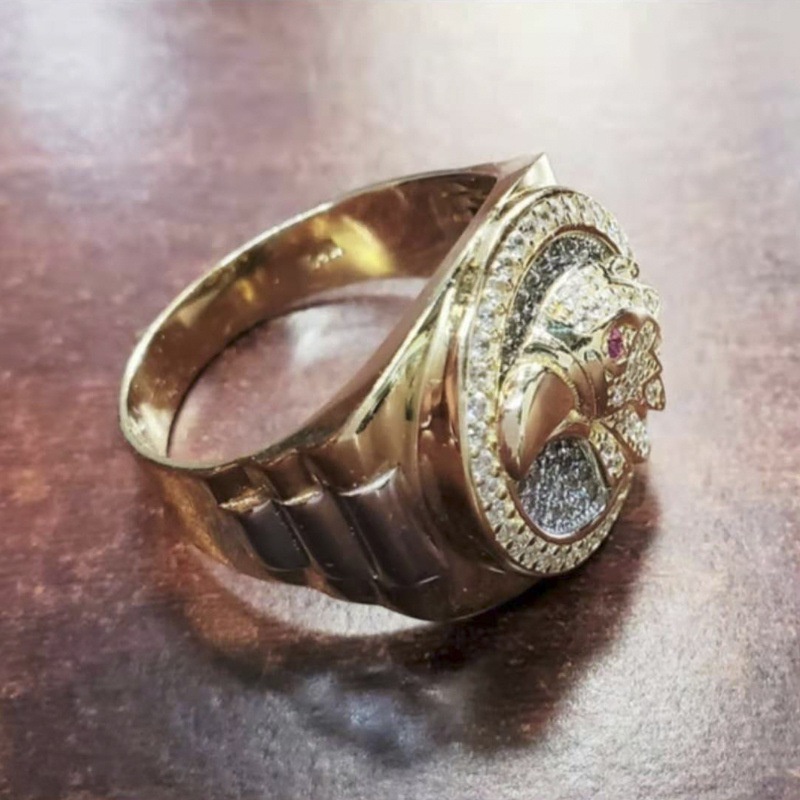 Cincin Lapis Emas Bentuk Kepala Elang Aksen Berlian Penuh Gaya Rock Untuk Wanita