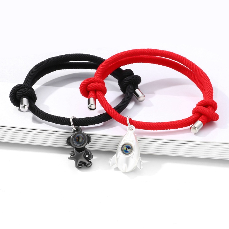 Fancyqube 2pcs Gelang Tali Karet Aksen Batu Magnet Bentuk Astronot Untuk Pasangan