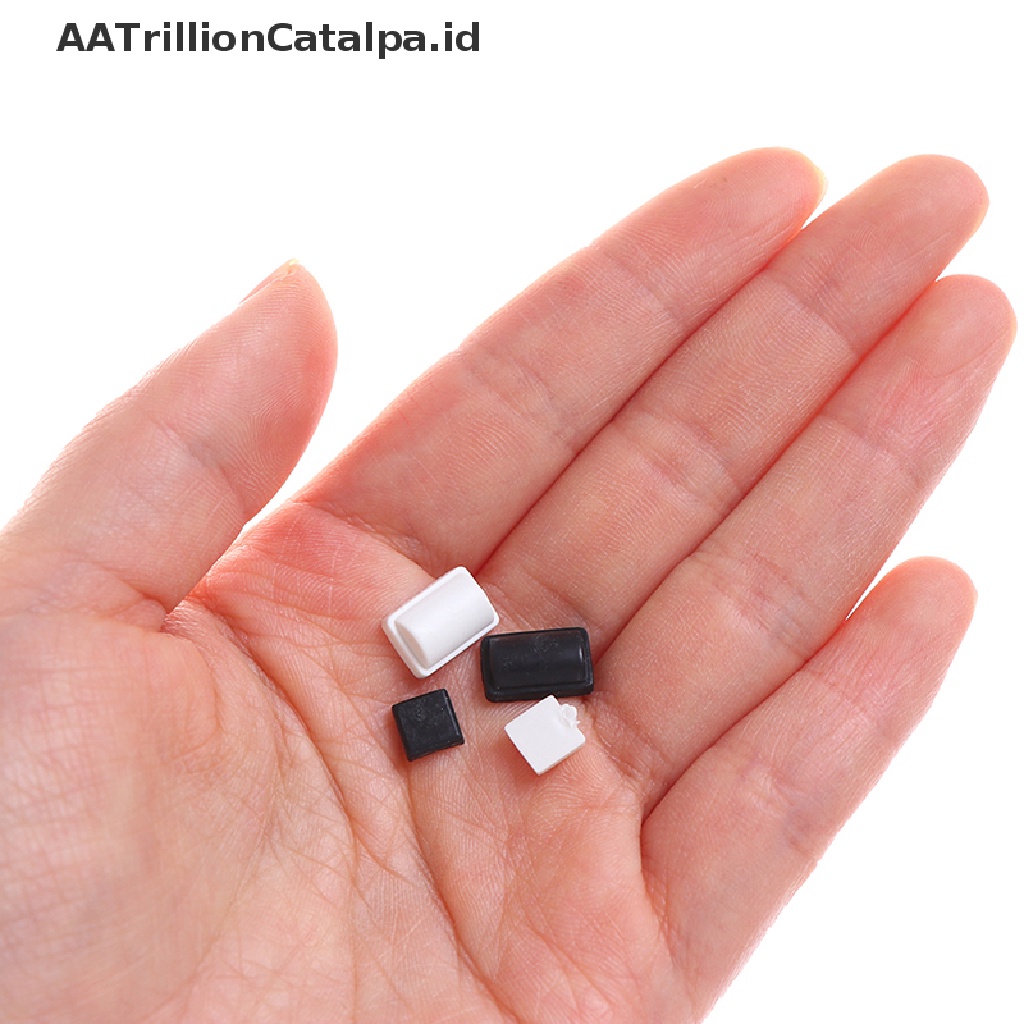 8pcs / set Sekrup Kaki Bahan Karet Silikon Warna Hitam Putih Untuk Konsol WII