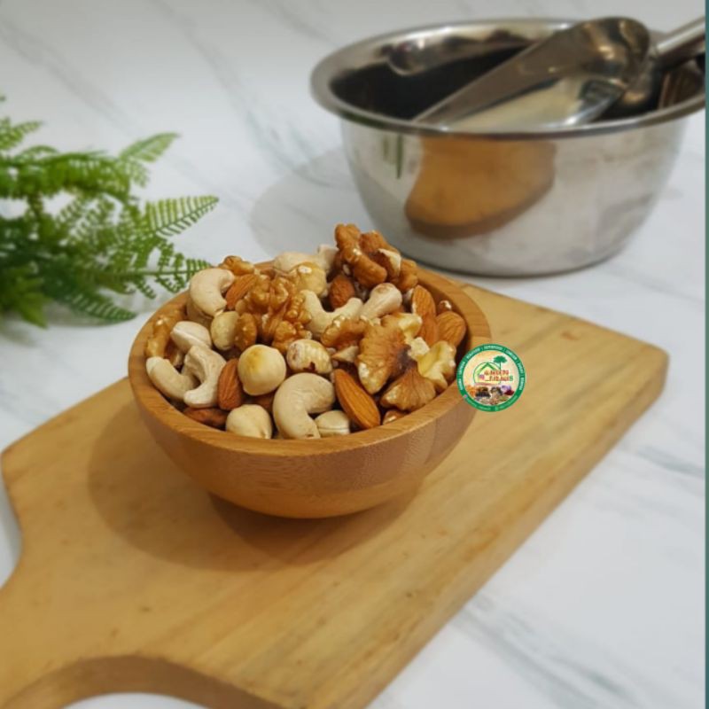 

Kacang Mix Nut Panggang / Roasted Mix Nuts (campur Kacang almond, mede, hazlenut, walnut) 1Kg