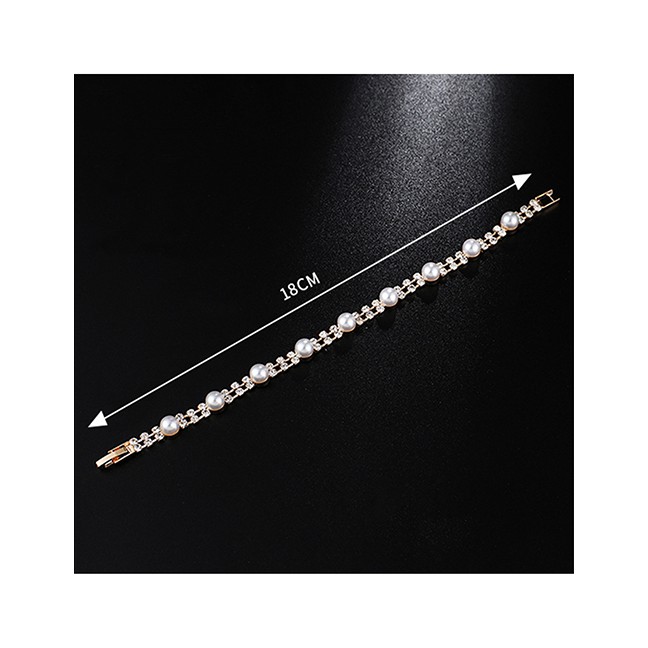 LRC Gelang Tangan Fashion Diamond Bracelet With Diamonds F7169X