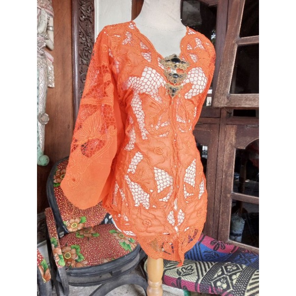 Bahan kebaya full bordir, sudah berpola, masih bahan ya