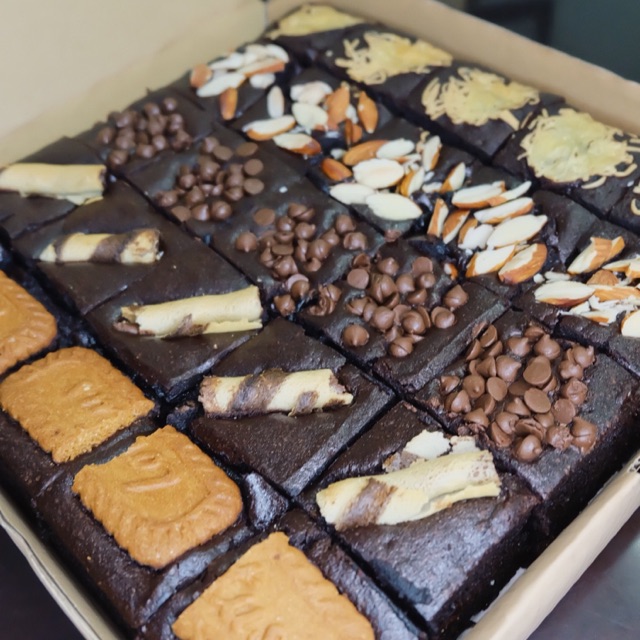 

Brownies in a box hampers idul fitri