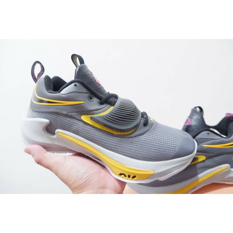 Sepatu Basket Nike Zoom Freak 3 Low Battery