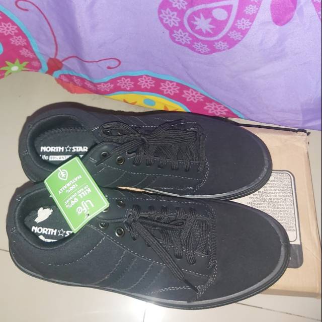 Sepatu North Star