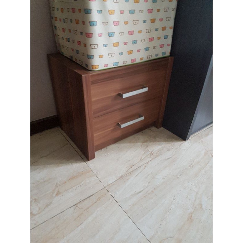 pro design nakas laci meja samping ranjang