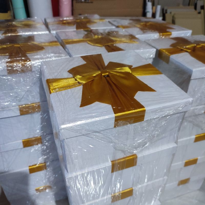 HARDBOX KOTAK KADO SPESIAL HAMPERS HADIAH ULTAH GIFT BOX PUTIH PITA SATIN GOLD