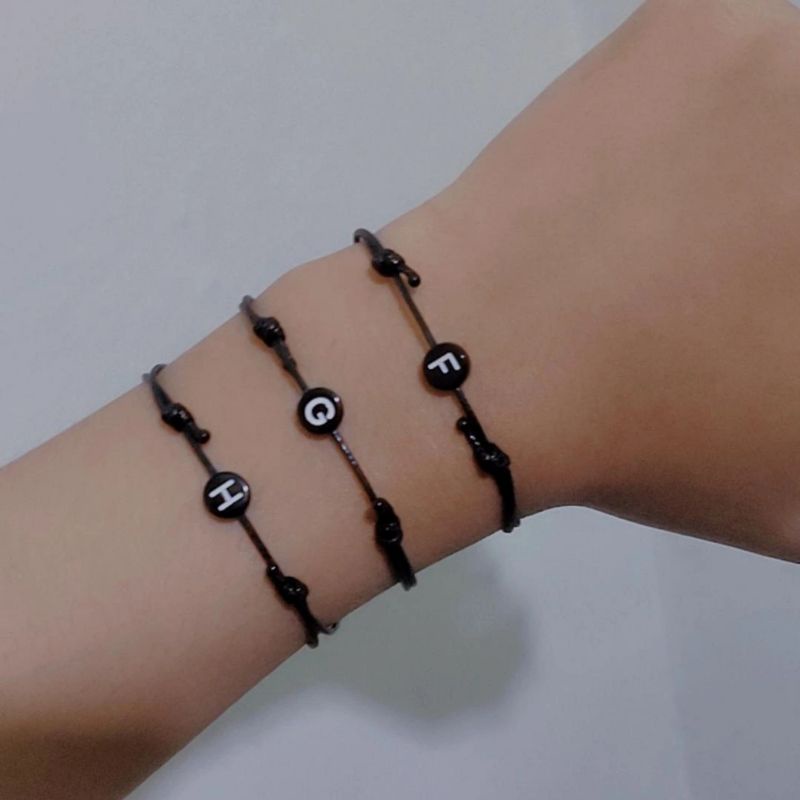 Gelang Inisial Huruf Bulat Hitam Initial Bracelet Simple Tipis Korea Anti Air Pria Keren Wanita Cowok murah