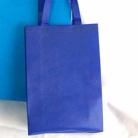 

Lusinan /12pcs Tas Kain Spunbond Goodie Bag Handle / Tali Ukuran Kecil, Besar / Jumbo S,M,L ( 25x35 30x40 38x45 ) Kantong Bingkisan Souvenir / Parcel sembako / Idangan Hajatan Ramah Lingkungan Pengganti plastik Mudah di kustom sablon nama / tulisan murah