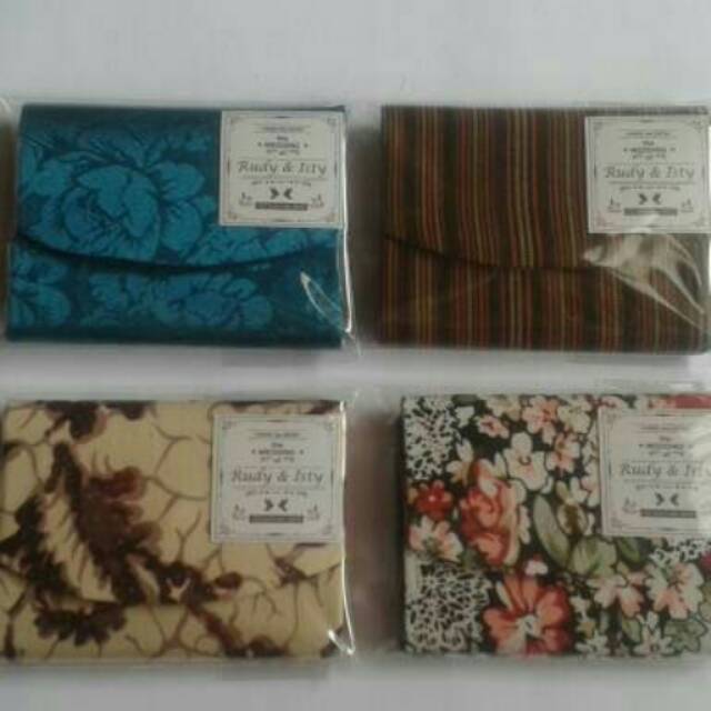 Souvenir pernikahan dompet batik kecil