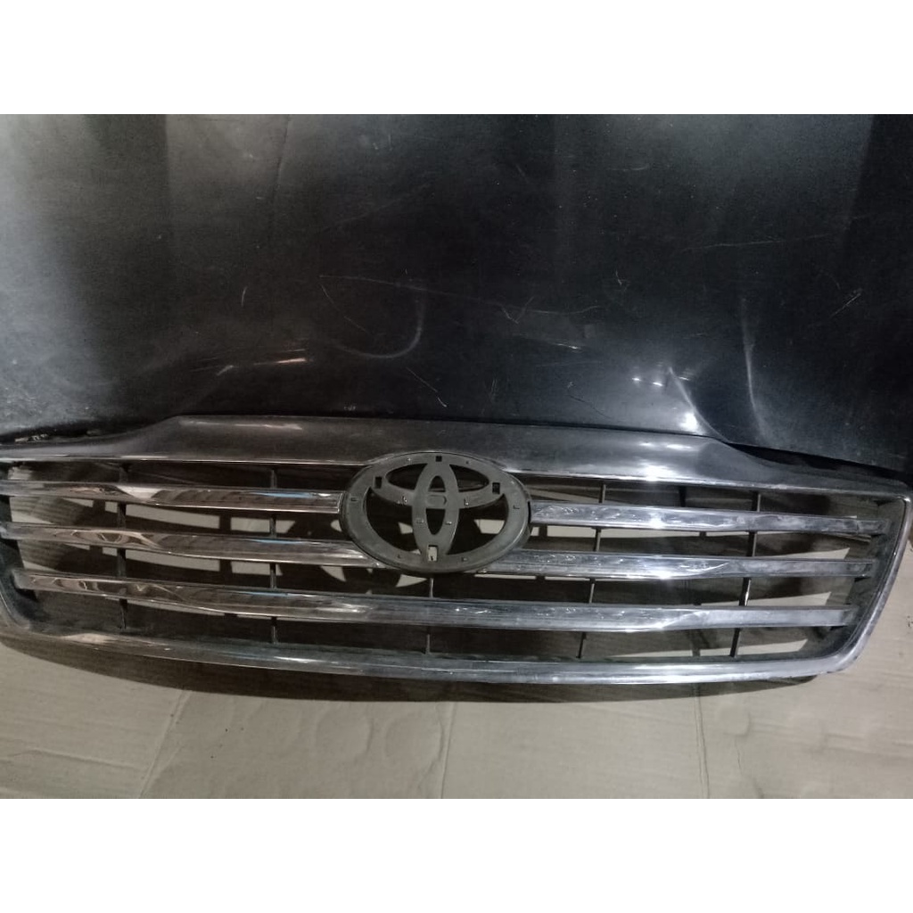 grill toyota fortuner 2010