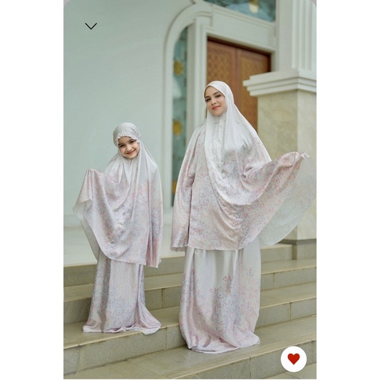 Buttonscarves The Granada series Prayer Robe - White pink
