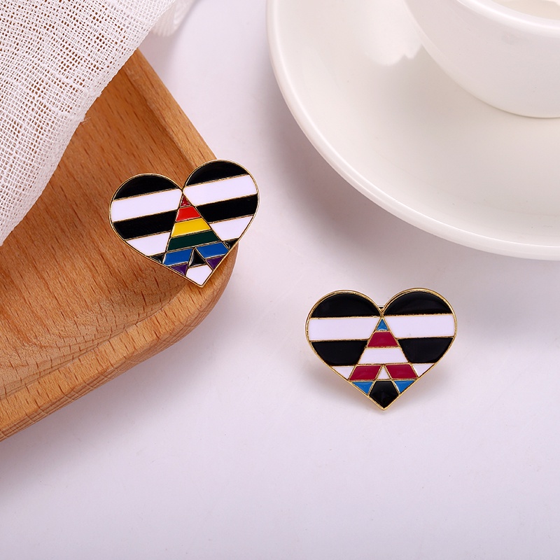 Bros Pin Enamel Bentuk Hati Motif Garis Hitam Putih Untuk Aksesoris Perhiasan