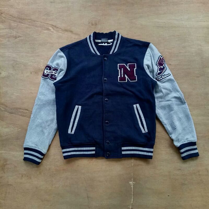 jaket varsity new balance second tag size fit XL