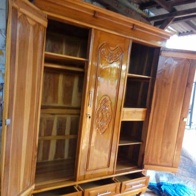 Lemari 3 pintu