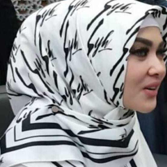 Jual Hot Hijab Segi Empat Syr Putih Kw Kerudung Deenay Kw Indonesia Shopee Indonesia