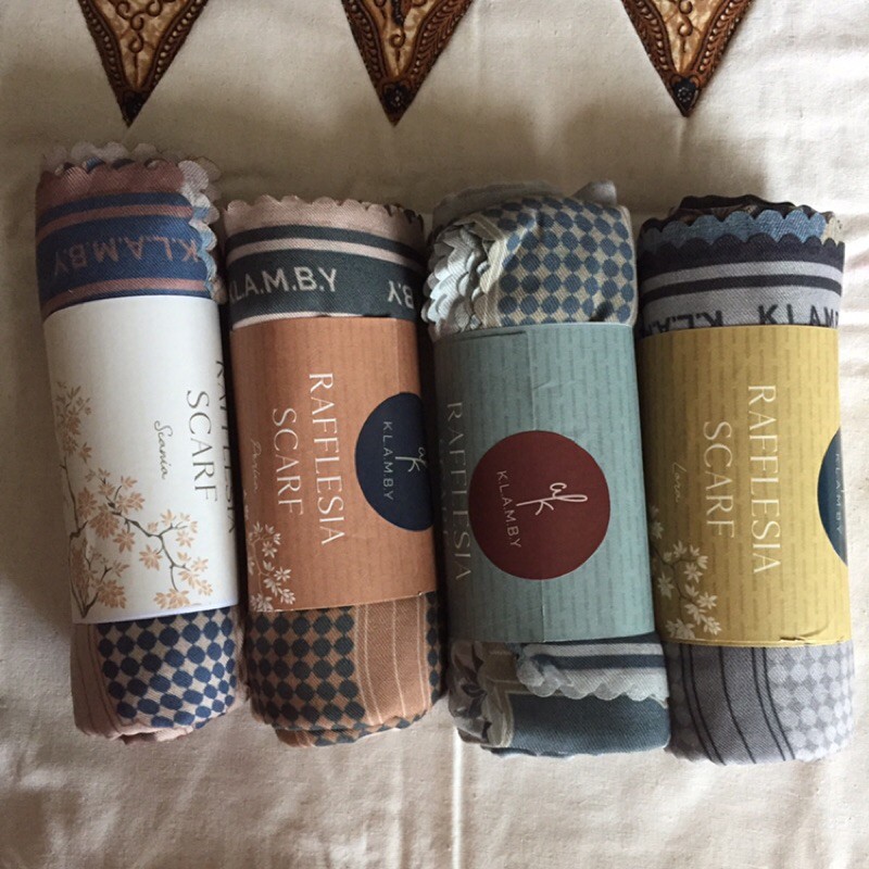 Wearing klamby - Rafflesia scarf