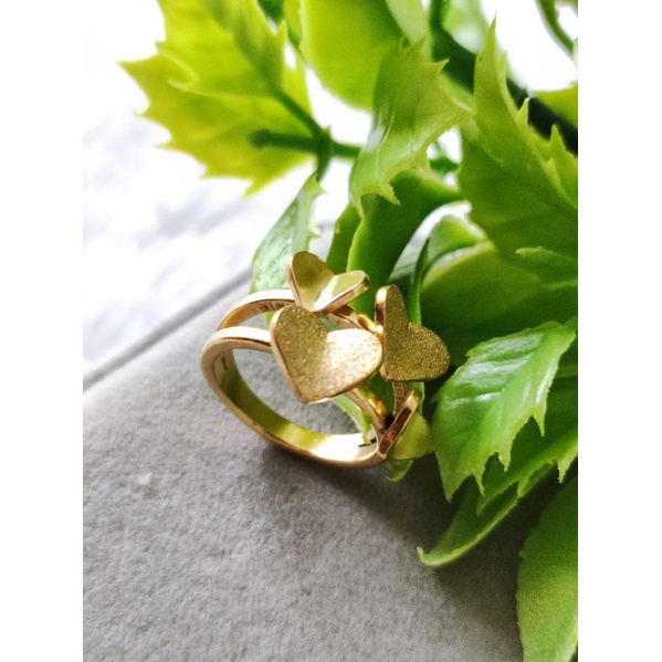 Cincin Fashion Titanium Warna Emas Wanita X4