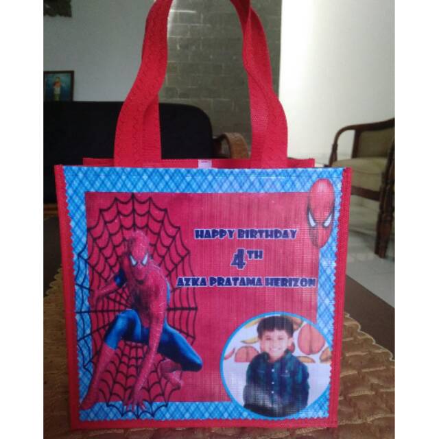 

Tas souvenir ultah spiderman uk 20*10*20