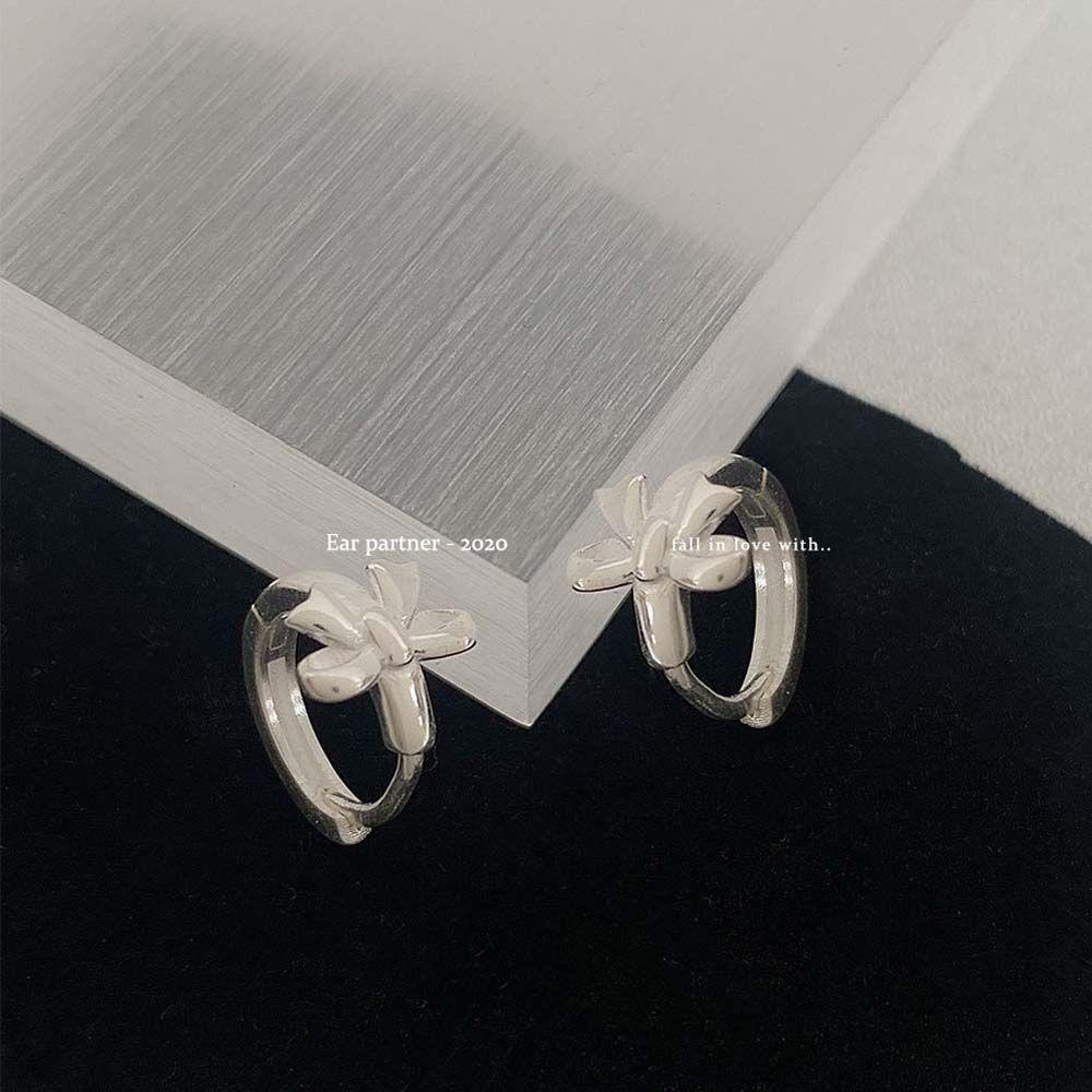 NEEDWAY Bow Hoop earrings Charms Vintage Geometris Charms Gold/Silver Perhiasan Telinga Lady Metal Lingkaran earrings