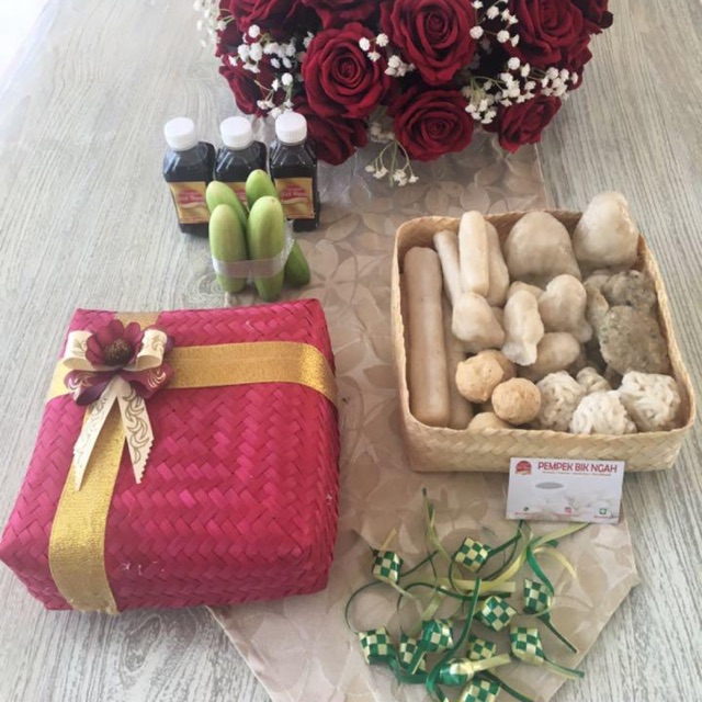 

Hampers Besek isi paket 3