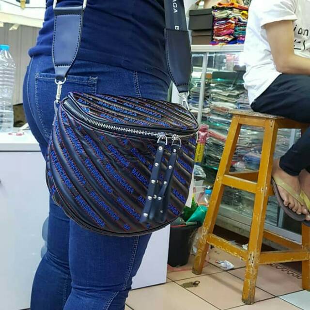 Tas balenciaga mode slempang