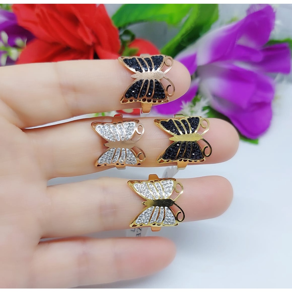 Cincin Kupu-kupu titanium permata putih dan hitam