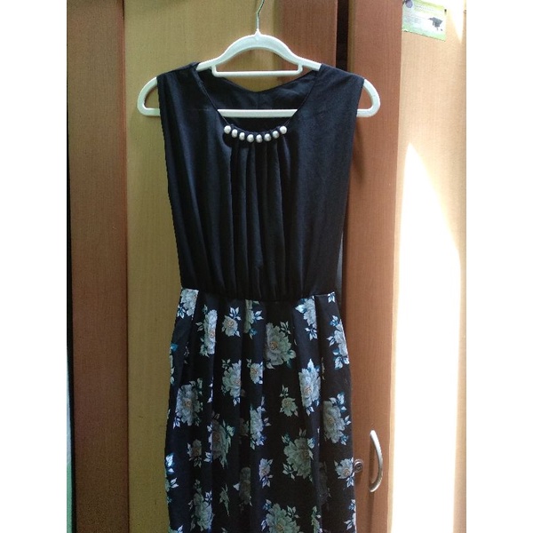 [PRELOVED]  Gamis lengan pendek warna hitam motif bunga