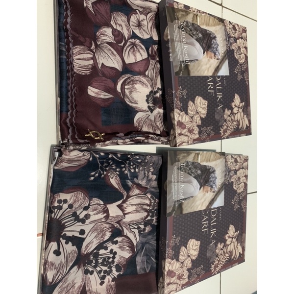 MANDALIKA SCARF WEARING KLAMBY