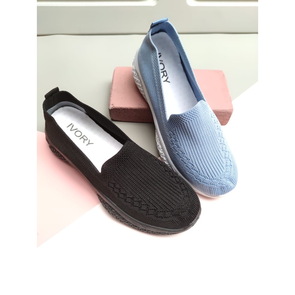 IVORY Sepatu Wanita Slip On Rajut Import U99-2