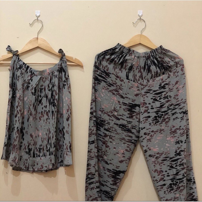 Piyama non tali dan tali