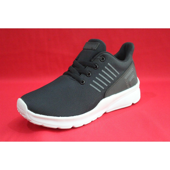 Sepatu Tomkins Pria TRACKER BLACK WHITE