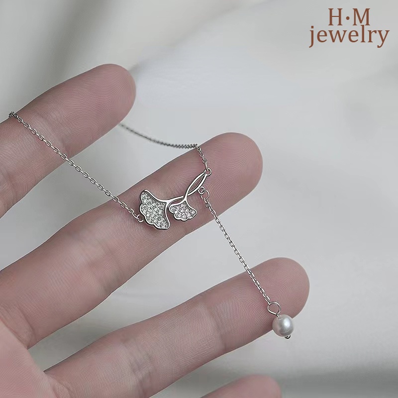 Kalung Rantai Klavikula Desain Daun Ginkgo Rumbai Mutiara Gaya Retro Elegan