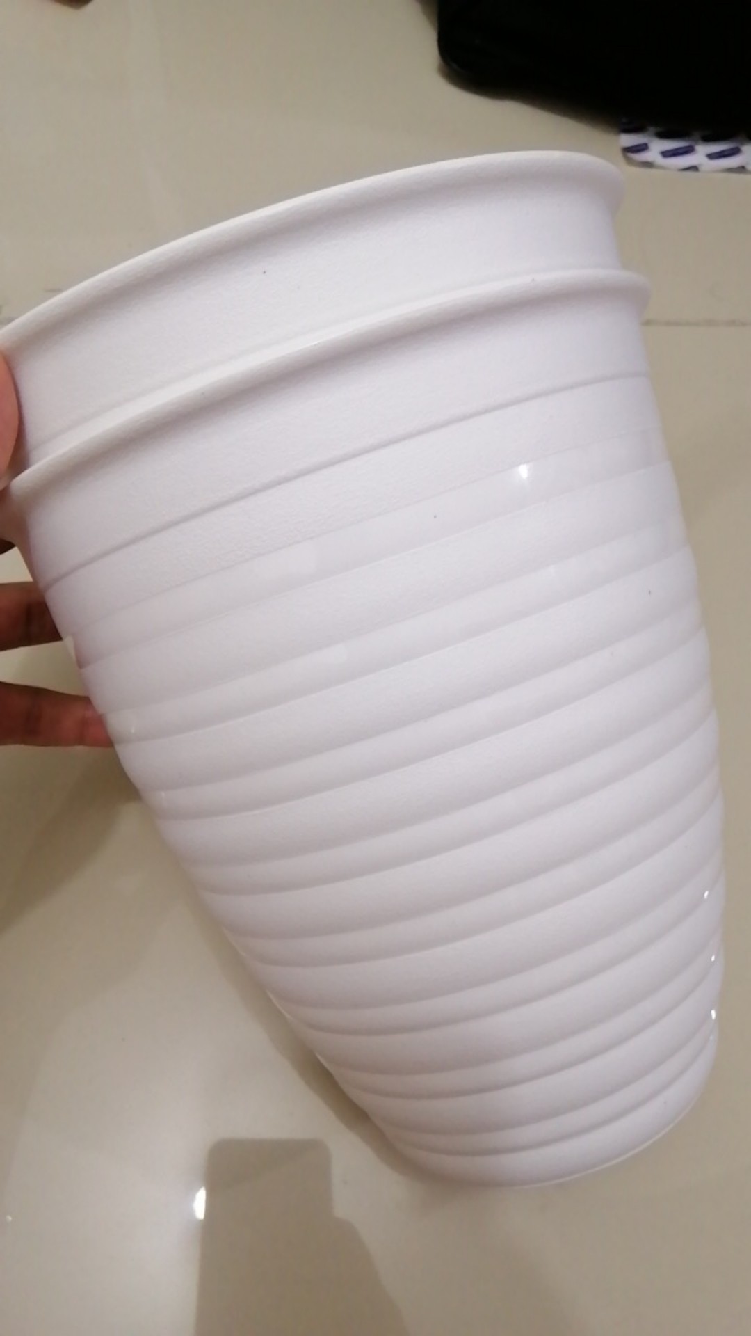 Pot Bunga Plastik Putih Tawon Tirus / Pirus 18 Cm