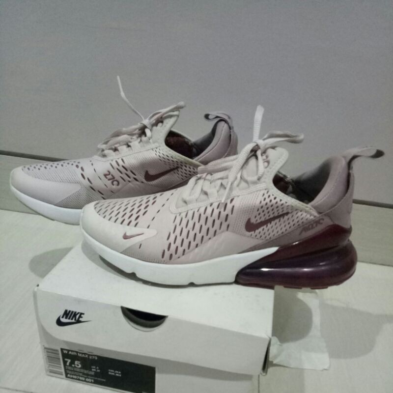 NIKE AIR MAX 270 preloved size 38,5 with box (Made in Vietnam) NO NEGO,  hanya untuk serious buyer