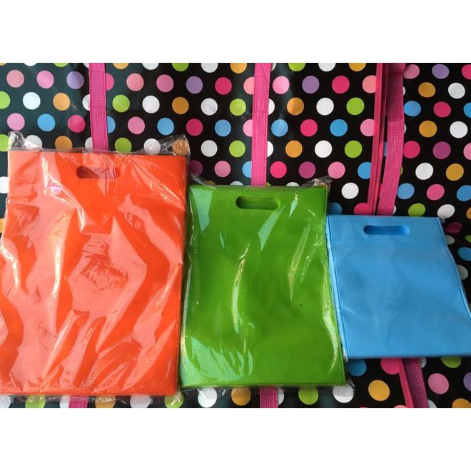 

Februari Maniss Tas Oval 25X35 Seminar Souvenir Spunbond Goodie Bag Kode 296