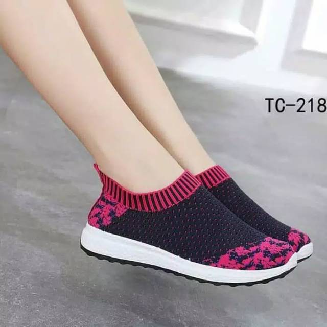 Slip On Wanita Motif Bungga Slavia TC-218