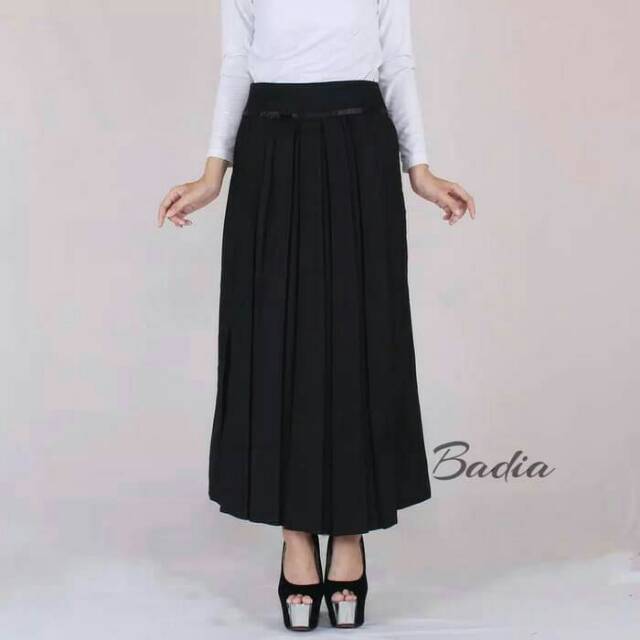 Rok rempel kerja panjang wanita. Rok plisket